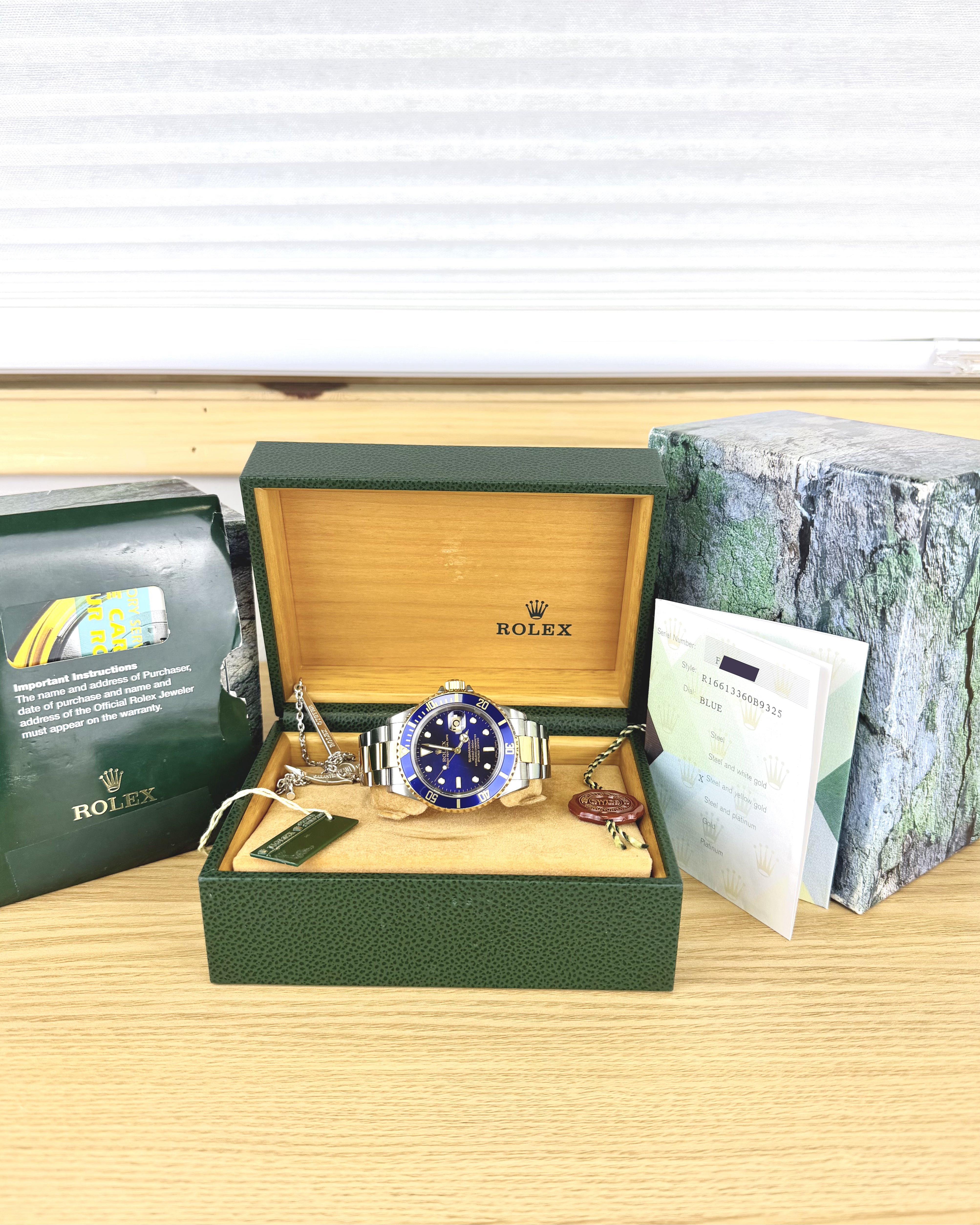 Rolex Submariner 16613 Bluesy Two Tone Stainless Steel & 18K Yellow Gold Secondary image