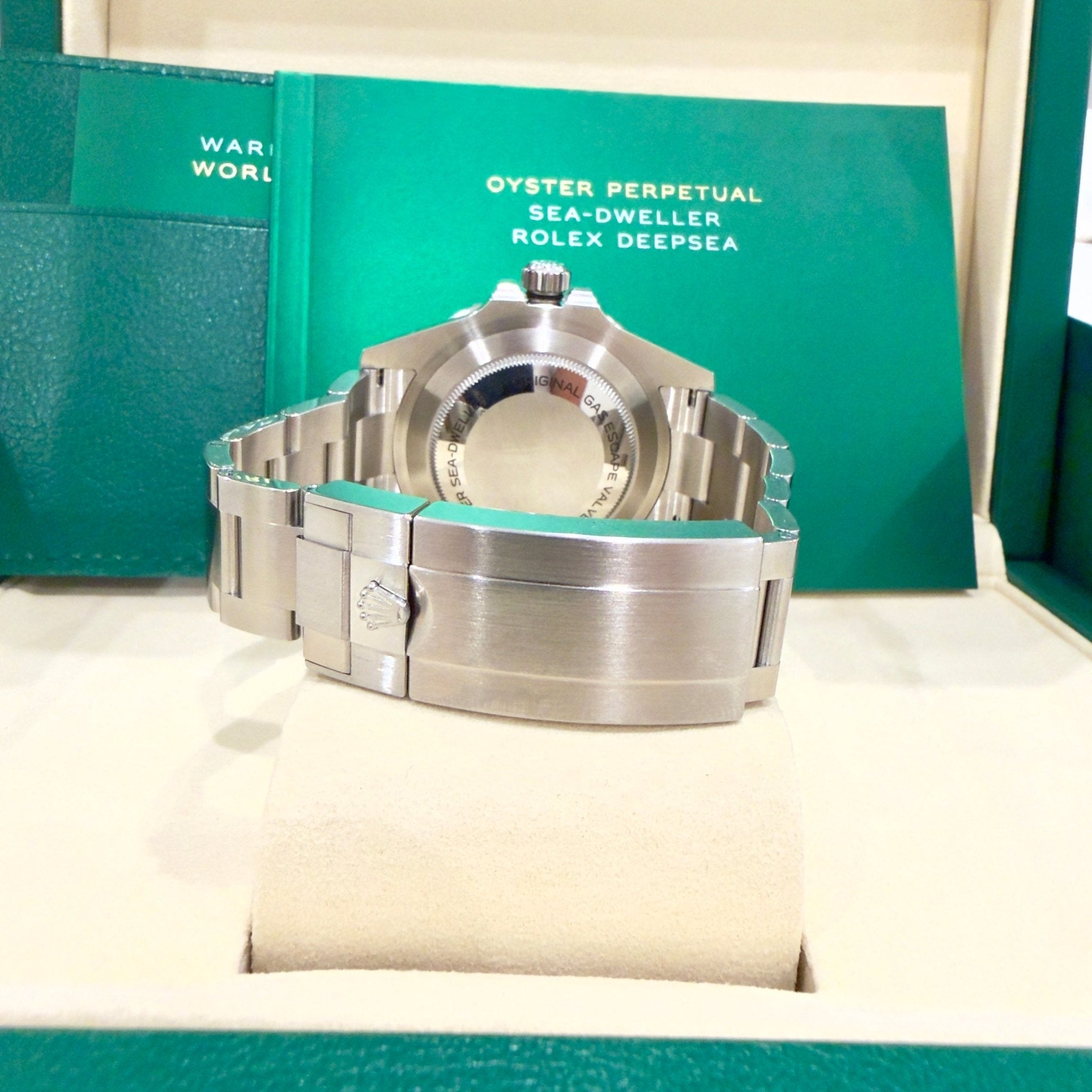 Rolex Sea-Dweller 126600 Secondary image