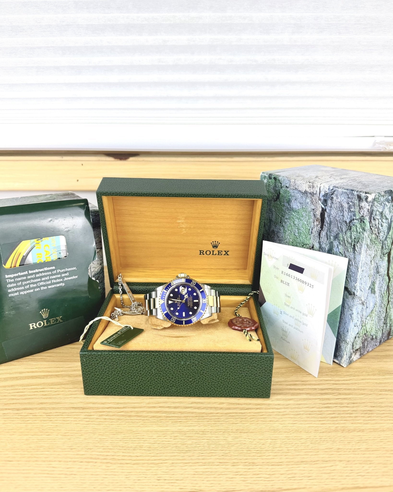 Rolex Submariner 16613 Bluesy Two Tone Stainless Steel & 18K Yellow Gold Secondary image